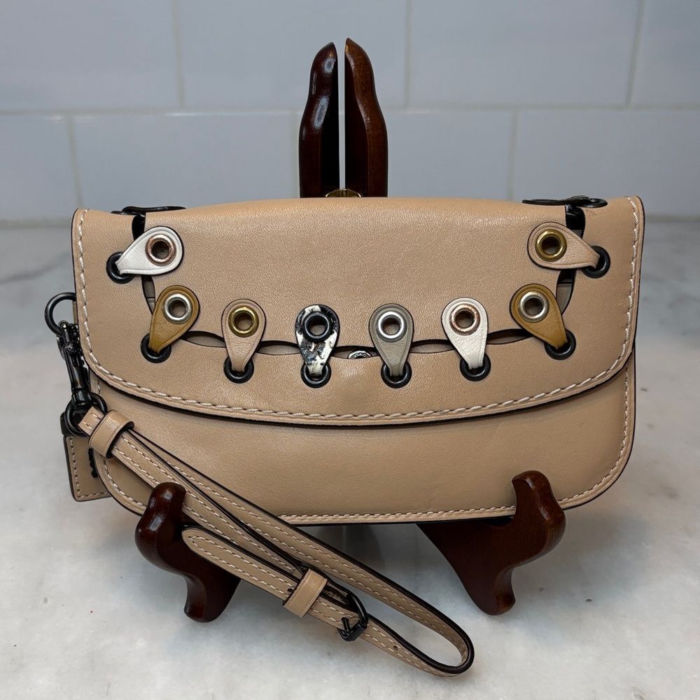 Coach Wristlet Bag Purse Clutch Leather Snakeskin Like New Link Detail Like New!